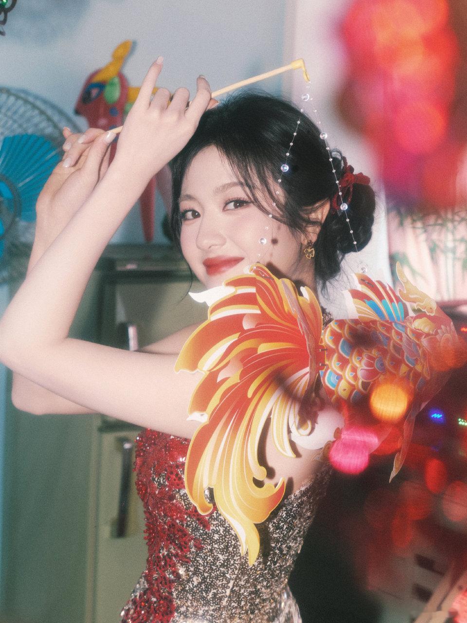 李兰迪妈妈年轻长这样李兰迪妈妈年轻的时候是不是长这个样子呢？真的是太喜欢这种喜