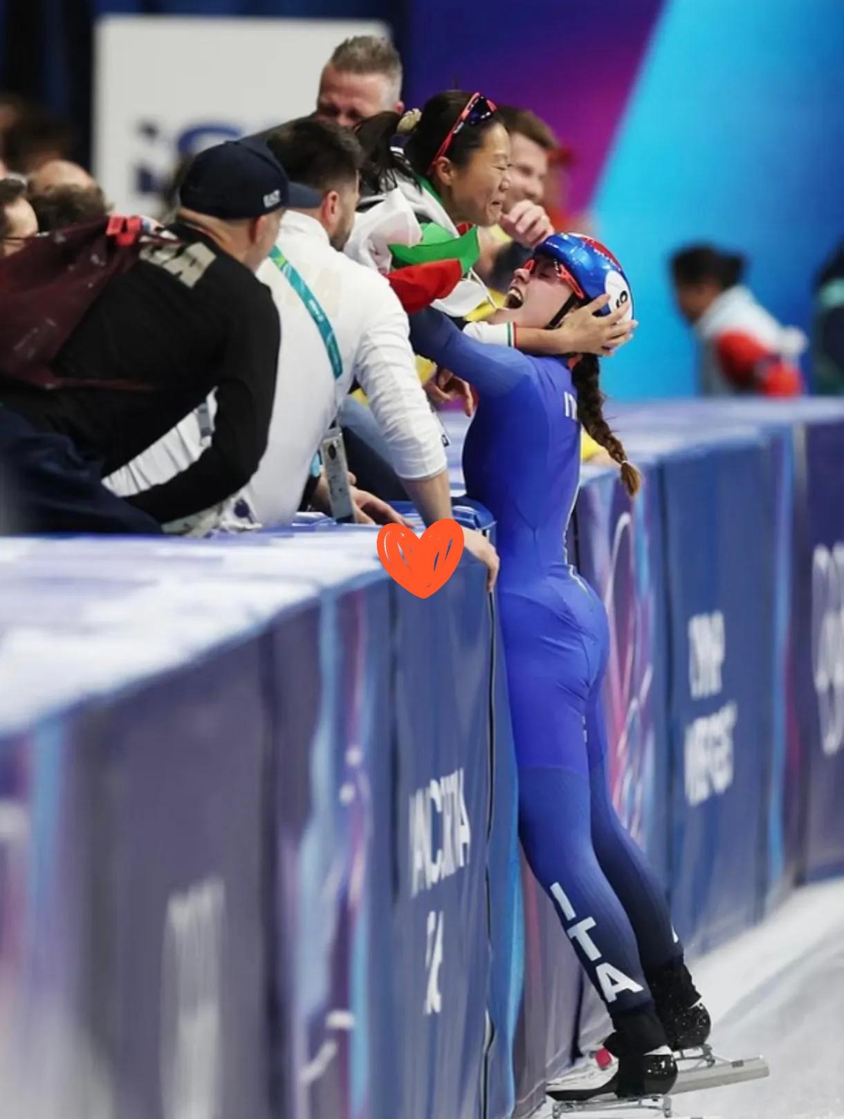 网友有预感本届冬奥会短道速滑将颗粒无收目前唯一的一个金牌，竟然是齐梦瑶给意大