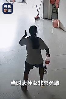 这个女孩火到央视了！6月2日河南周口，一小女孩在自家店里玩耍，有辆“老头乐”却突
