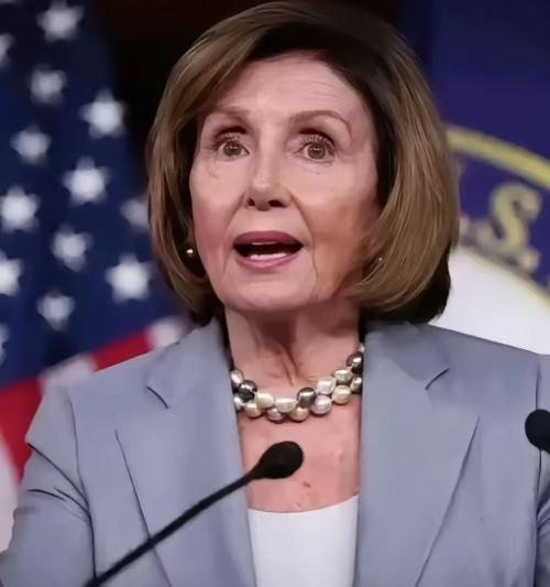 美国要完了！ 最近，85岁的美国前众议院议长佩洛西，彻底打破了以往的克制，在