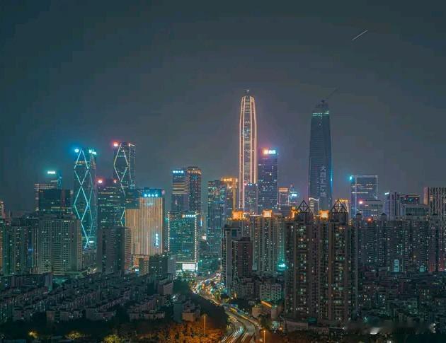 深圳的夜晚有多真实？前海、福田、龙华，完全是三个截然不同的世界很多人只知道