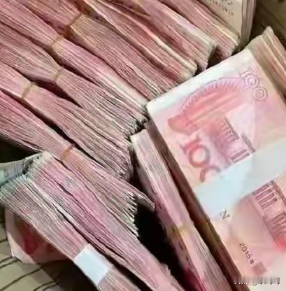 皆大欢喜！新年第一天，广州一小区给业主发钱了。真的是红红火火又一年。小区的业委会