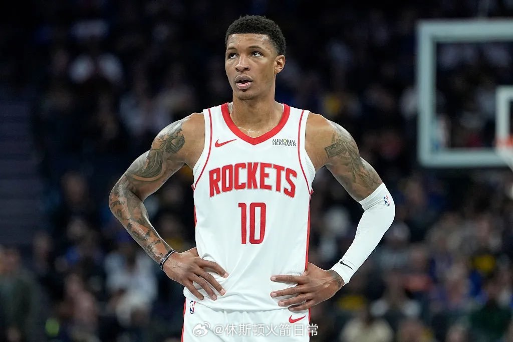 小贾因脚踝扭伤，明天对阵热火的比赛不打。小贾巴里史密斯火箭vs热火休斯顿火箭