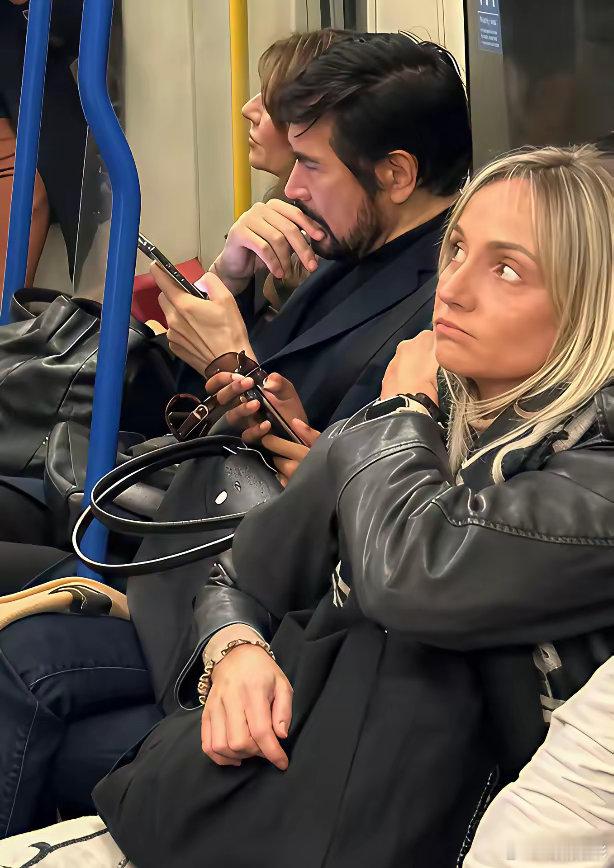 伦敦地铁里活捉费翔本人，这气质真不是照片能还原的，没刻意打扮，就一件剪裁合体的上