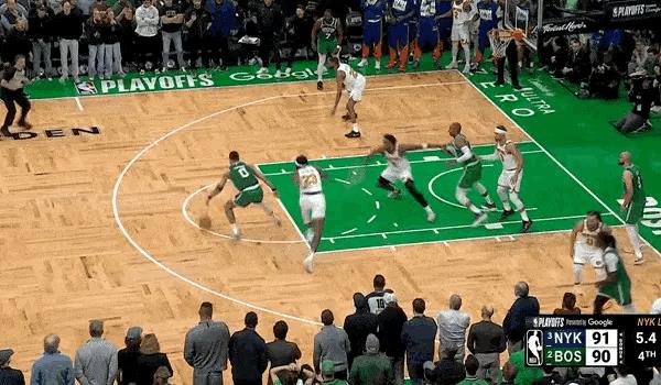 塔图姆难堪大任啊季后赛G2尼克斯91-90大逆转凯尔特人，大比分2-0领先。第