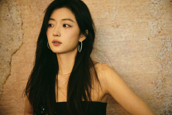 孙千大大方方的东北孩子孙千真的是性格敞亮的东北孩子，女明星镜头前毫不拘束，大大