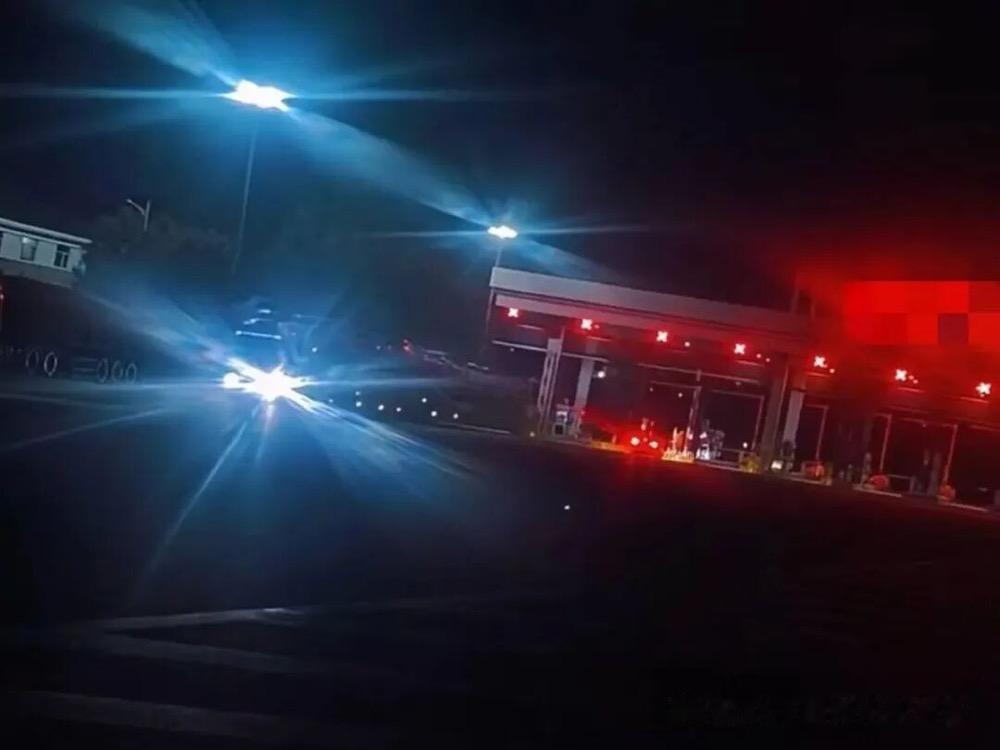 违规轿运车都从长春某收费站下高速卡友们，跑高速有没有经常见到那种四十多米长，