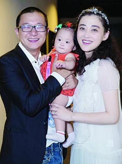 2012年，梅婷害羞地对秦昊说：我喜欢上了剧组的摄影师，你能帮我问问他愿不愿意娶