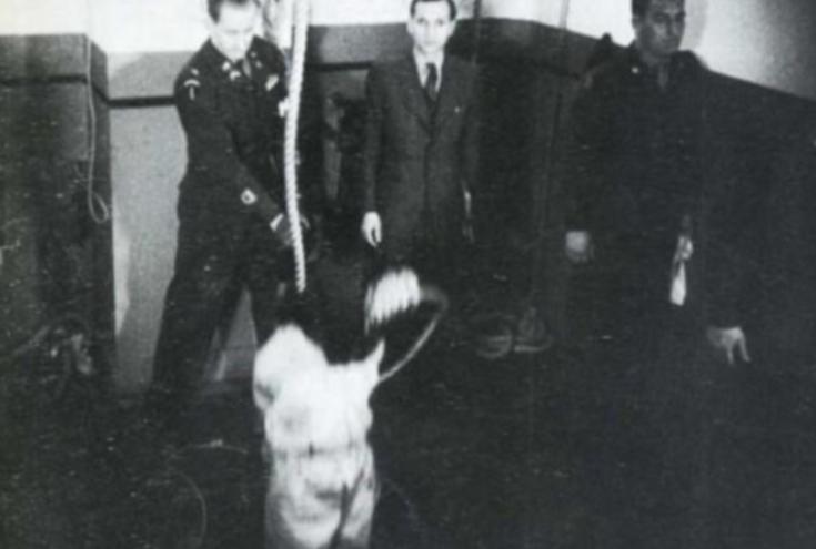 绞刑为何是最可怕的刑罚？东条在绞架上整整挣扎了12分30秒，咽气时他被折磨得涕泗