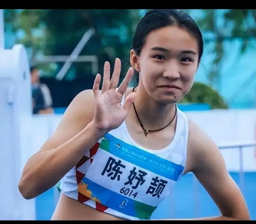 女子200米亚洲冠军陈妤颉最尴尬的三件事。1.她还在读高一，当举办校运会的时候