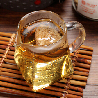 这事真闹心！广东广州，有位女士带着俩好朋友去餐厅吃饭，本来想着能开开心心聚一聚。