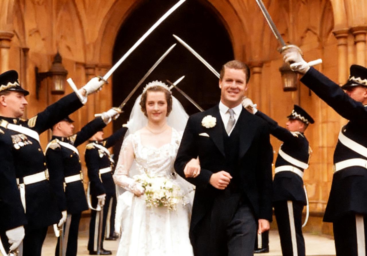 本是强强联合的婚姻，却是家族不再交往的结果。参加婚礼的宾客还是那些人，只是主角