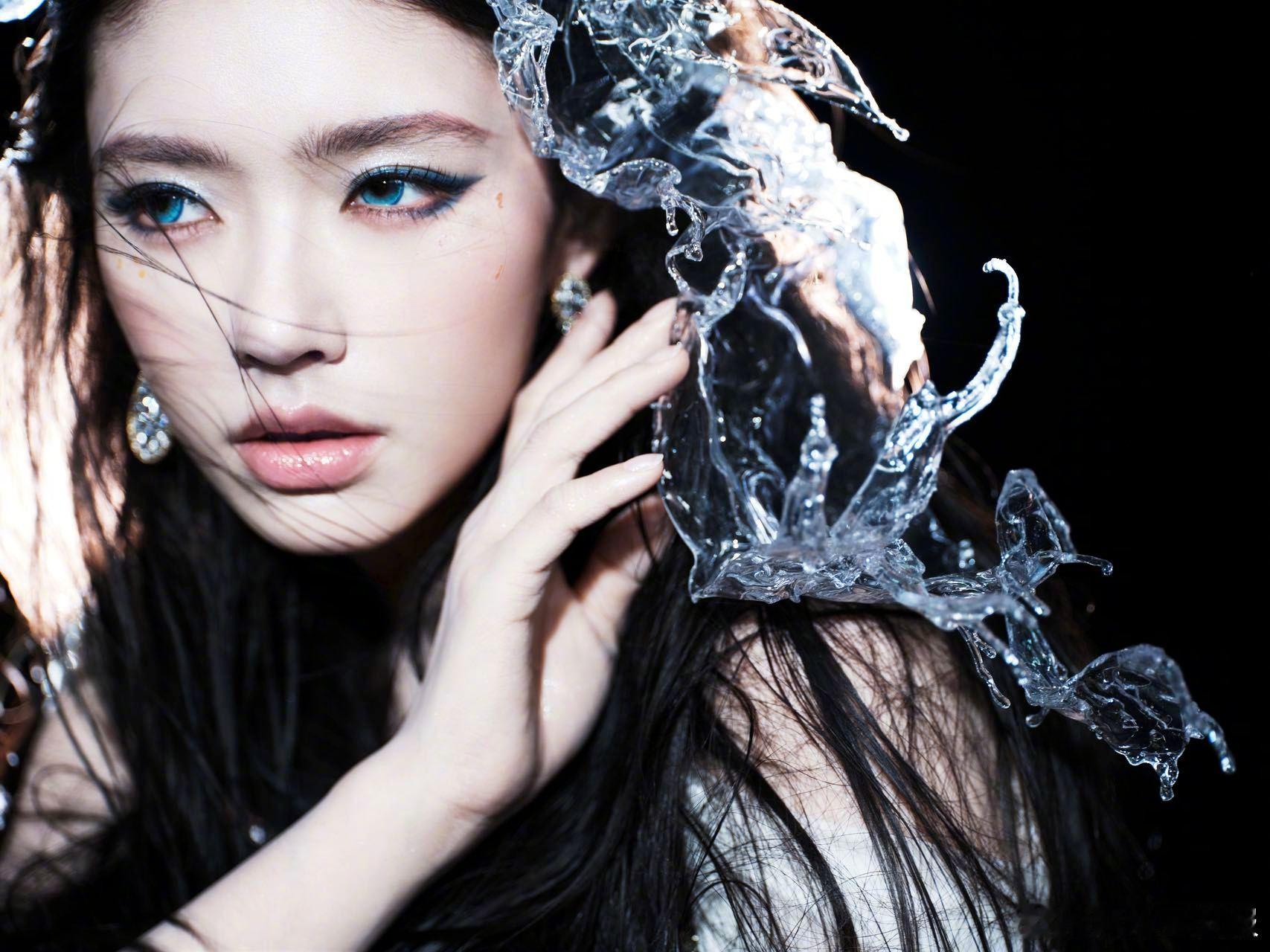 林允全网找修图师 被林允的可爱操作笑到把，生日写真亲自上手修图，结果觉得效果不够