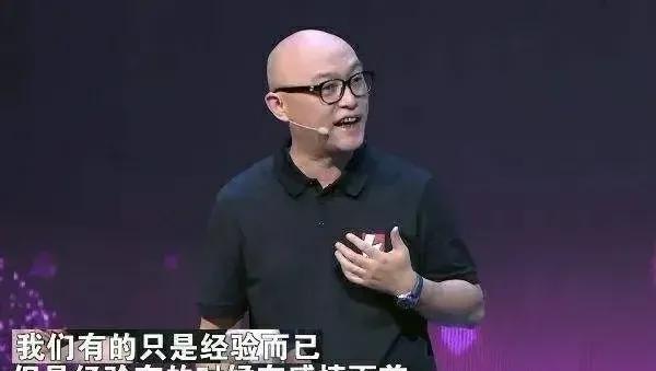 当年，一个收废品的小伙上《非诚勿扰》找真爱，却惨遭24盏灯全灭，孟非问他：“告诉