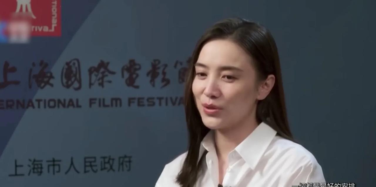 演员宋佳说：“大学毕业后，我有次去看望我的大学班主任李志舆老师，我发现他拿着一个