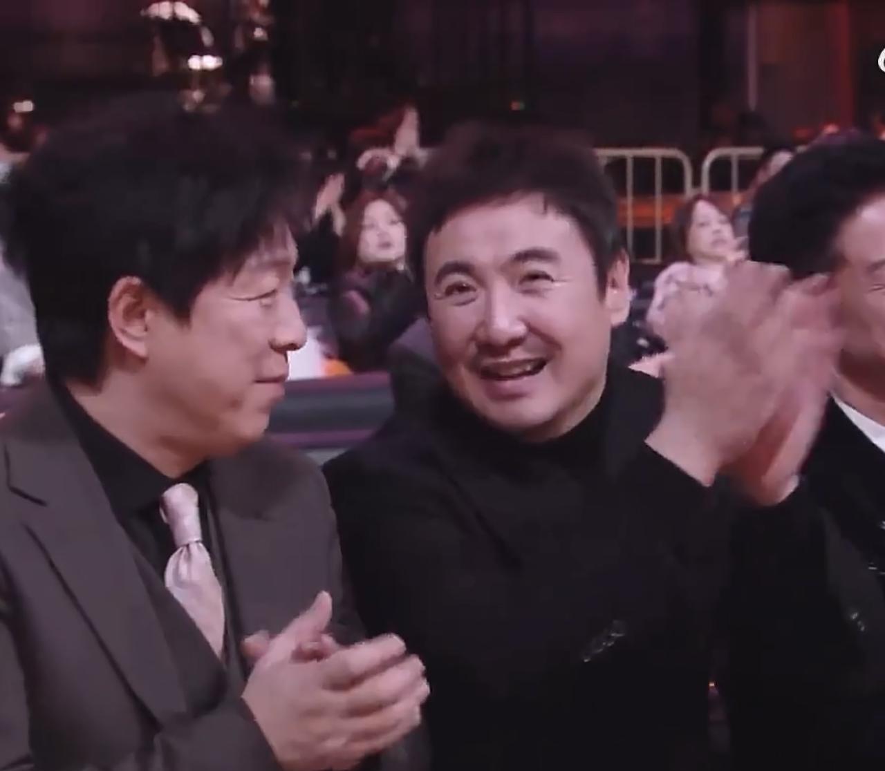 沈腾冲向杨幂那6秒，藏着一个人能走多远的秘密。别只顾着笑他“弹射起步”。从3