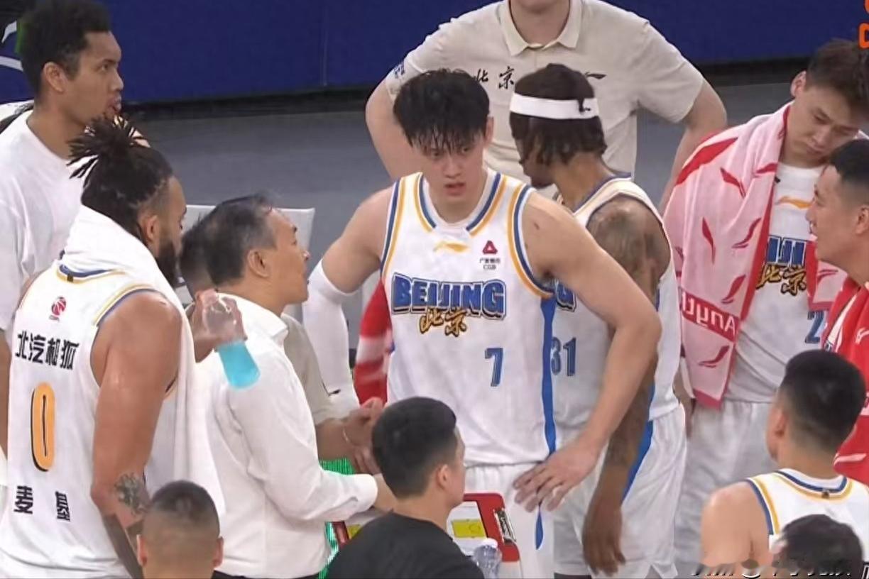 CBA半决赛还没打完，但已经能看出点东西了，预测总决赛对阵的将会是：广厦VS北京