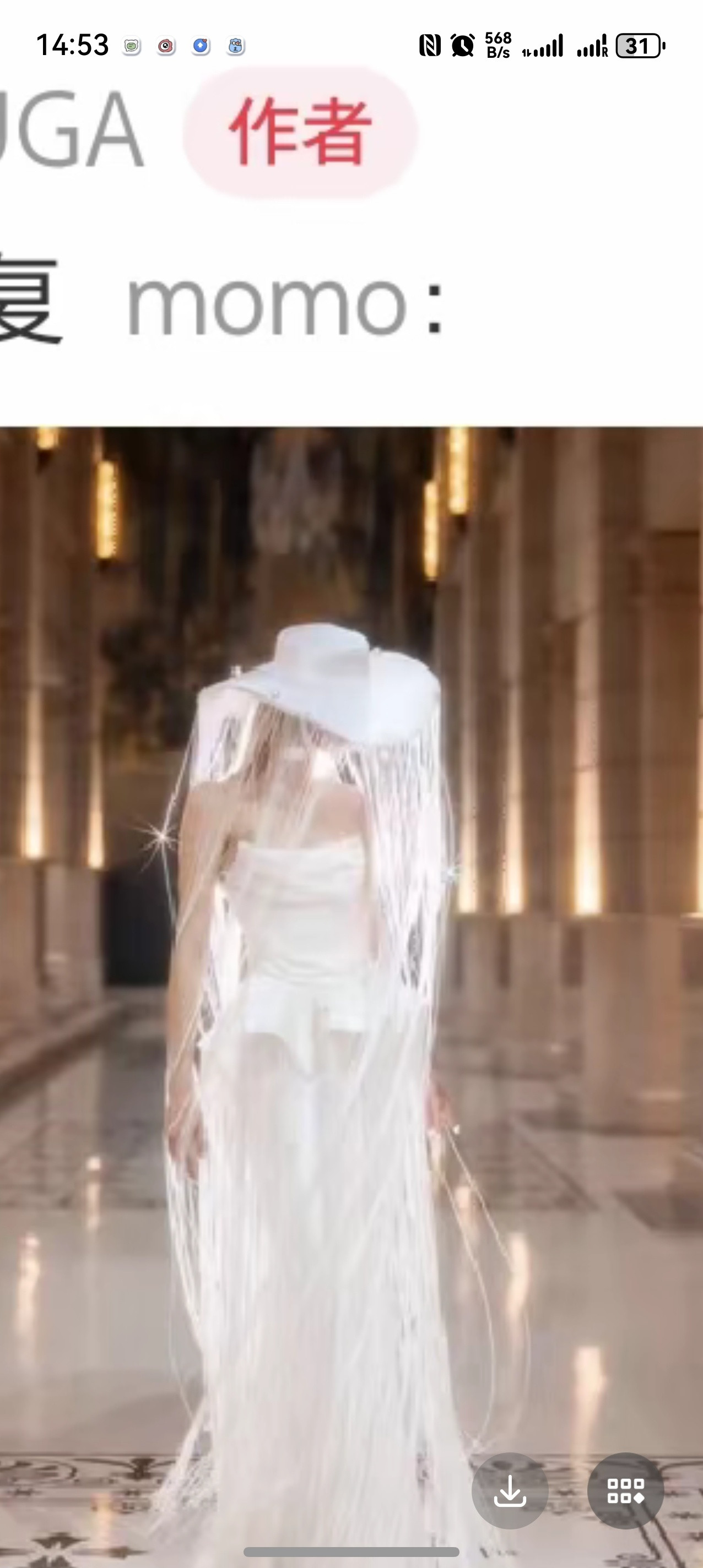 其实张艺凡那衣服造型也一般，她造型师画龙点睛，加的那个珠子跟她转圈圈把造型出圈了