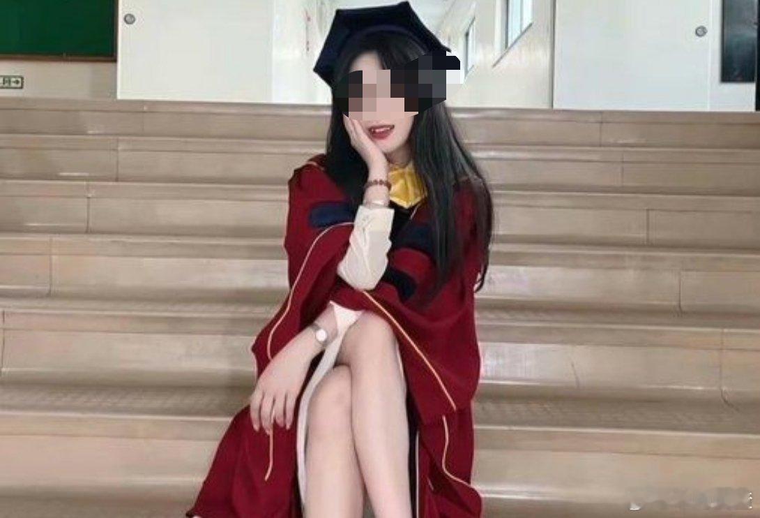 在韩国被害的女孩文文男友发声辟谣，澄清自己交往四年的女孩，不该被造谣。​杀人者只是自己和文文的老师，