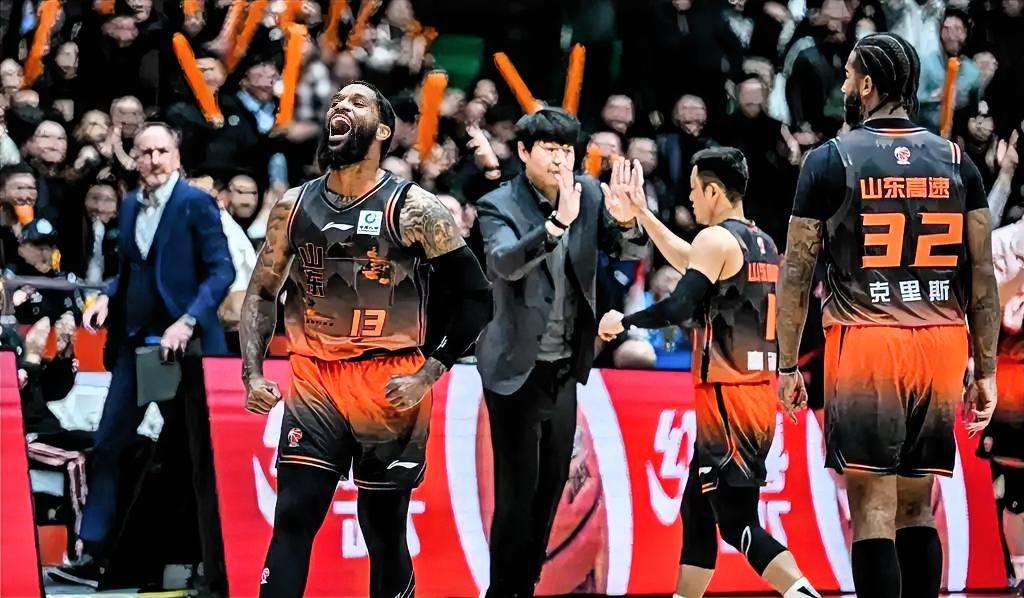 一、当前优势与战绩-截至1月31日第22轮，15胜6负暂列第4，近15战