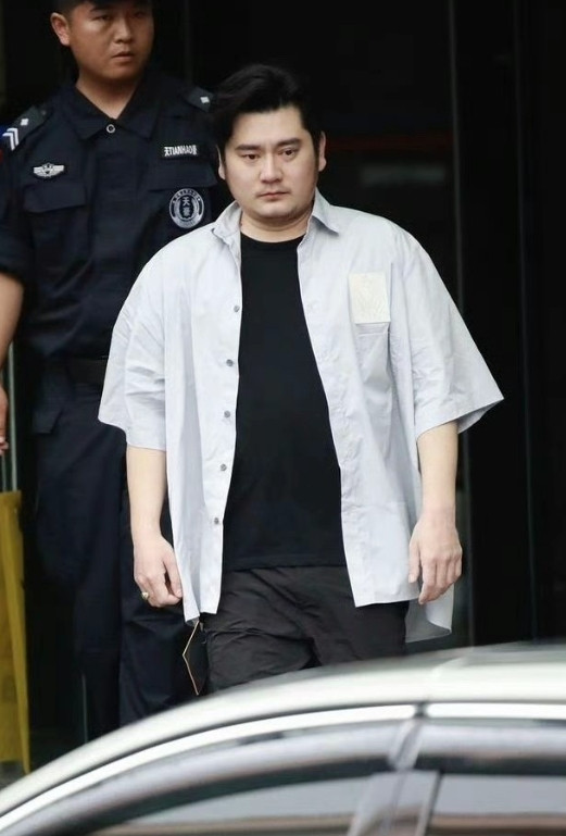 钱枫突然上热搜就是在谋求复出，理由很简单，因为劣迹已经退圈几年的艺人，平常不可能