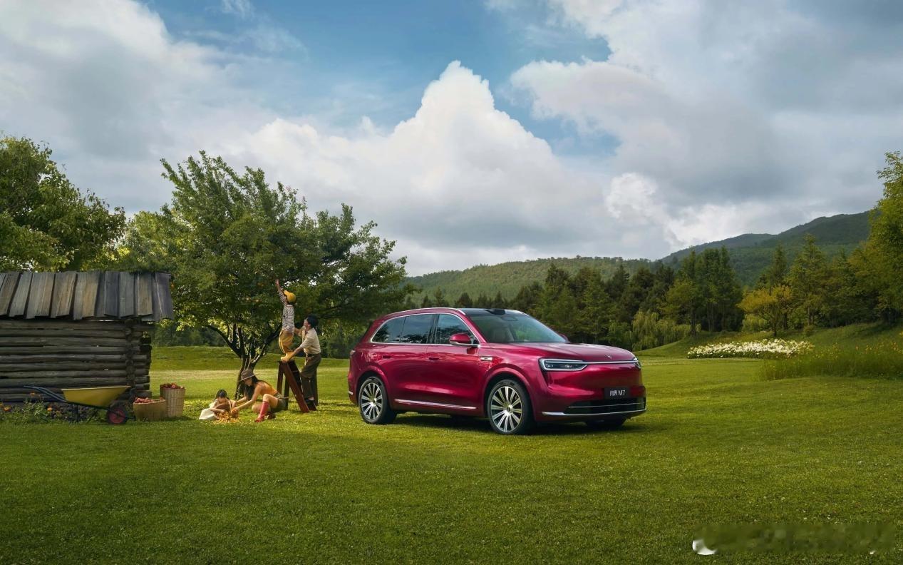 北京车展现场问界M7真的太顶了！谁逛北京车展还没被这台问界M7圈粉我都会伤心的