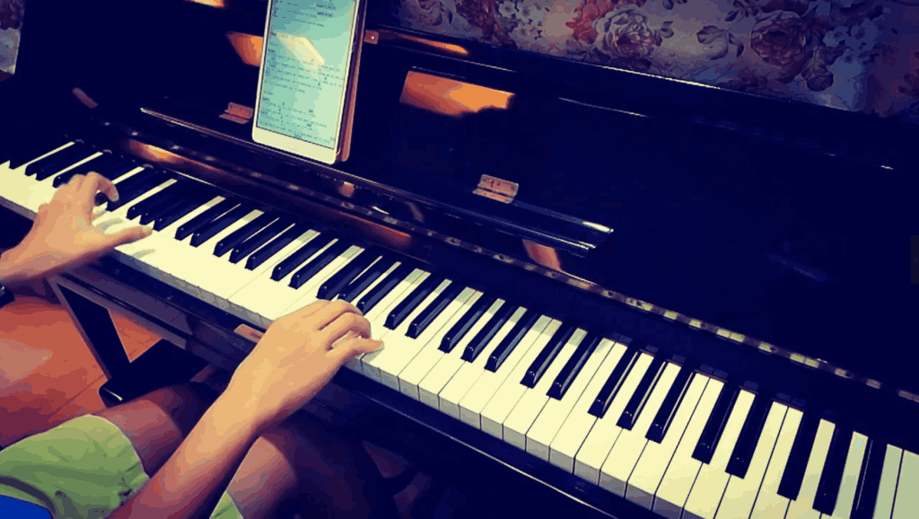《痛苦的心(午后的出发)》钢琴曲_土豆视频
