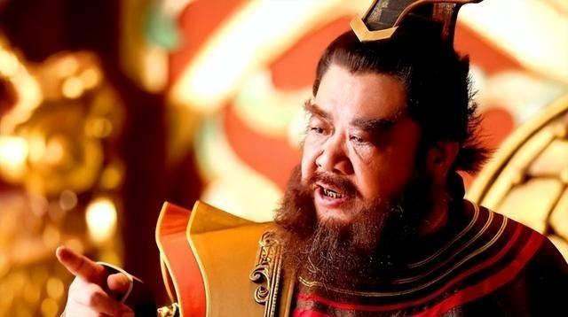 733年，安禄山笑眯眯的对刚给自己穿完衣裤的李猪儿说：“猪儿，想永远伺候我的话，