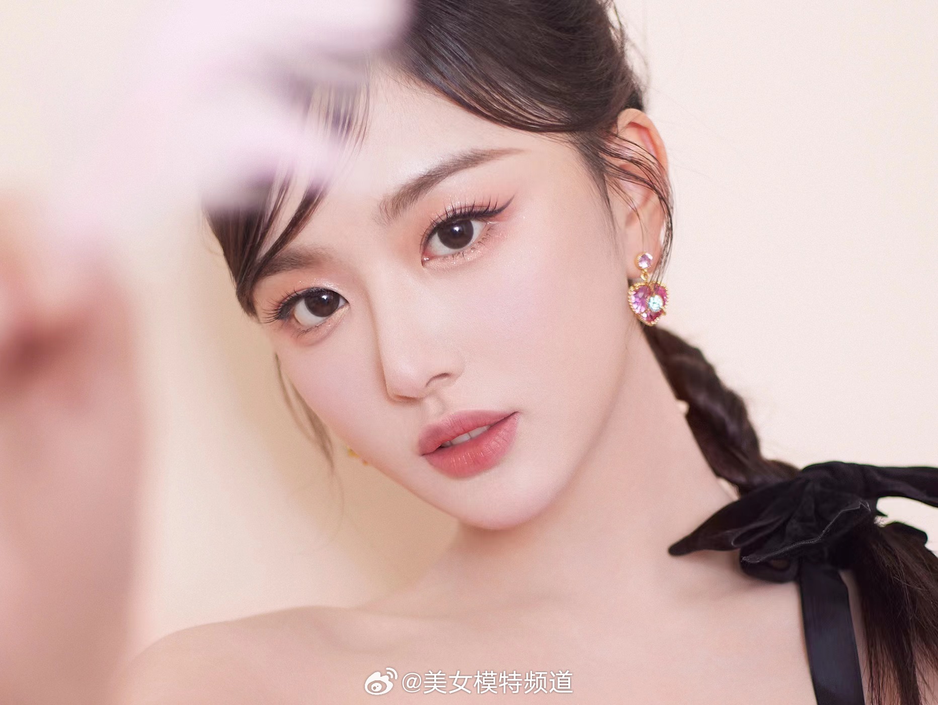 孔雪儿粉色童趣浪漫写真