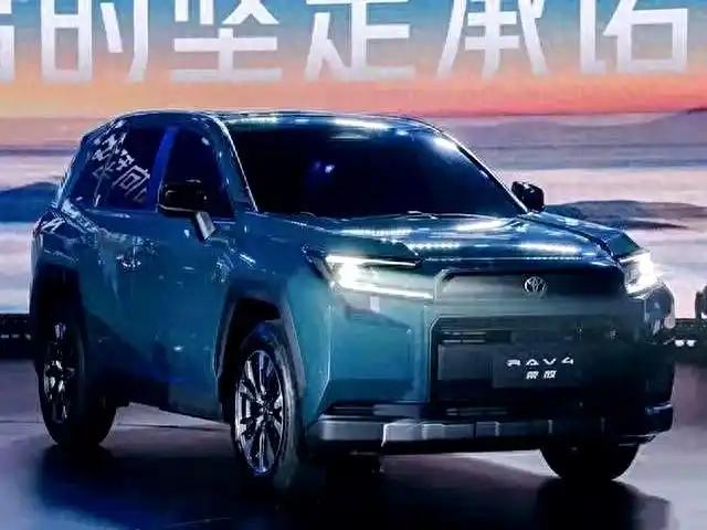 丰田王牌换代！第六代RAV4荣放15.18万起，国产车压力大了朋友们，最近的
