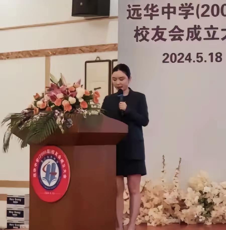 晋江腾辉鞋业法人赖育萍，也是公司执行董事、财务负责人，第一大股东持股65%，第