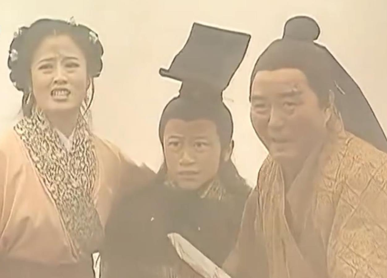 公元27年，赤眉军兵败，汉建世帝刘盆子投降汉光武帝刘秀。一见面，刘盆子立即跪地磕