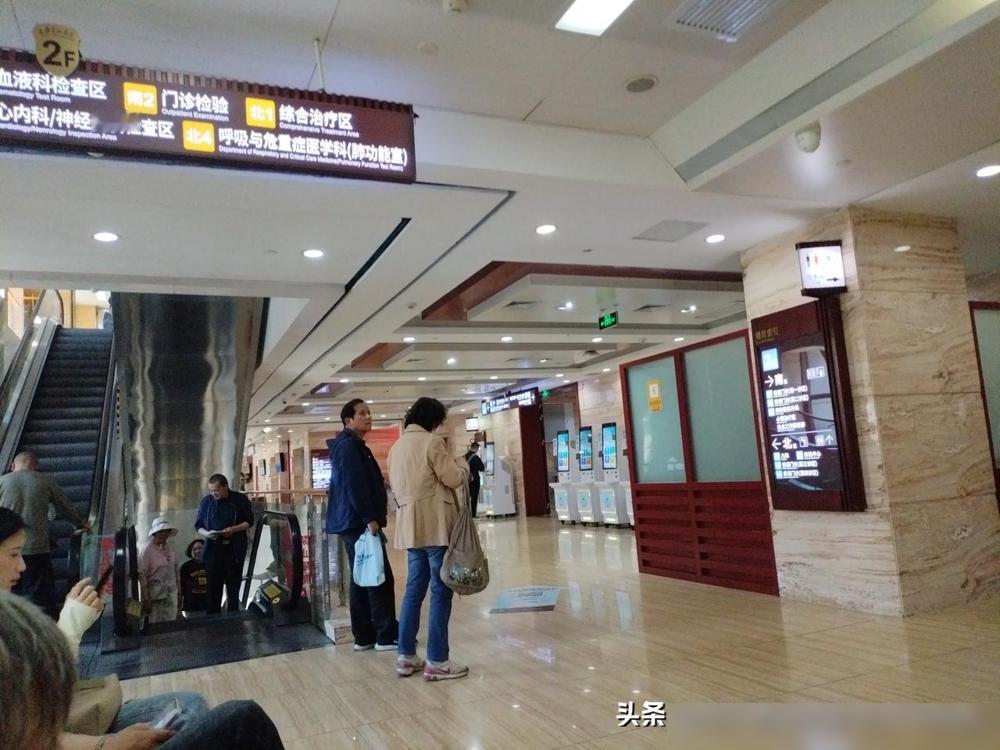 带我妈在上海长征医院看病，她长期失眠，一开始想去华山医院，听说那里看失眠有名，但