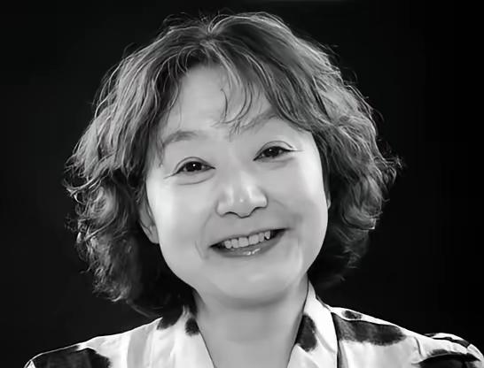 1977年恢复高考后首位女状元：语文差1分满分，作文登《人民日报》，如今活成了时