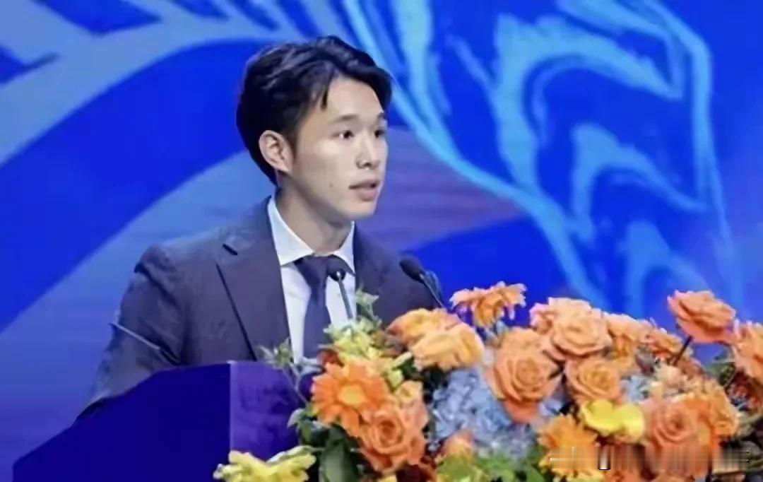 广东男篮经过一番操作，掌舵人终于从外来户变成自家人，球队老板陈海涛儿子陈浩峰上位