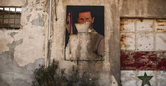 俄罗斯方面最新消息，巴沙尔已经放弃了重新杀回叙利亚。但是，巴沙尔的两名助手，号称