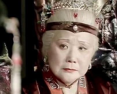 《红楼梦》里最戳心的名场面，至今想起来都鼻酸：探春身披红妆，踏上远嫁海疆的