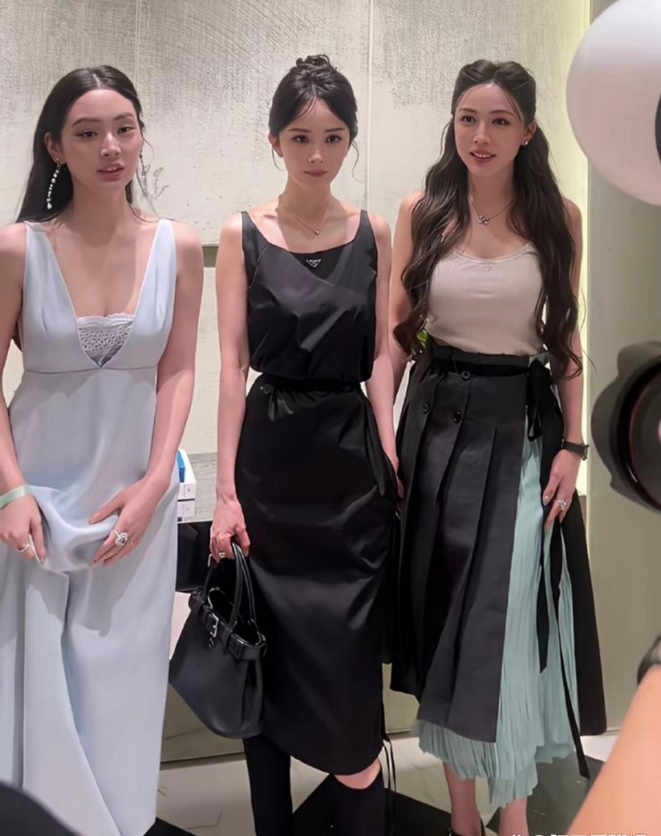 现实中居然这么小只？杨幂的差距太大了。