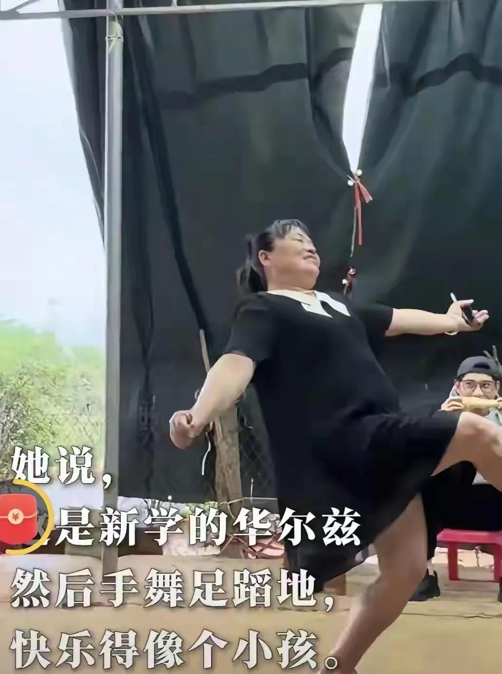 全红婵妈妈真是优秀！既会唱歌，还会跳舞，果然是多才多艺，现在家里又准备盖别墅了