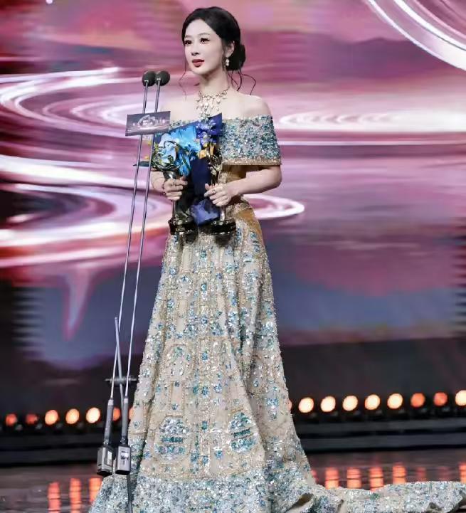 杨紫性格好不好我不评价但是我敢确定一件事，就是杨紫这个人，在待人处世上超暖心