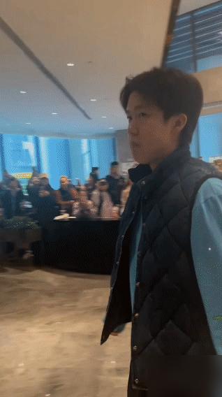 王楚钦嚼着牛肉兜里揣着11225分，国乒双雄山城再出发！