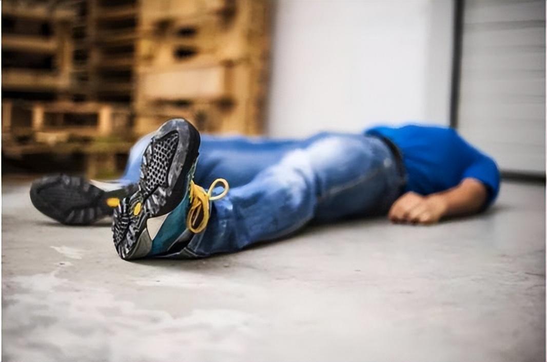 55岁男子，同房时发生“性猝死”，提醒：中老年性生活时避免4事中老年阶段，身