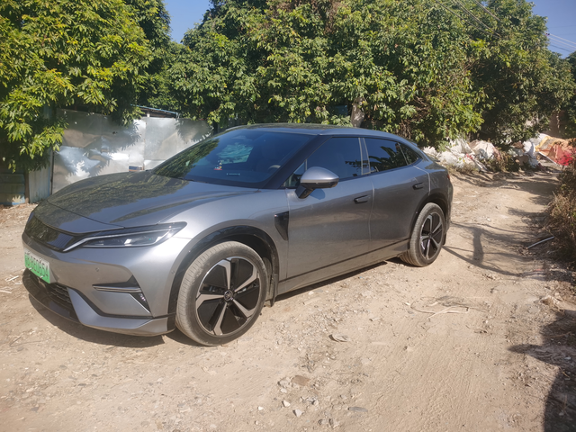 导航问题导致车子磕底请比亚迪解释原因本来要去4儿子店处理异响和车漆问题，根据4