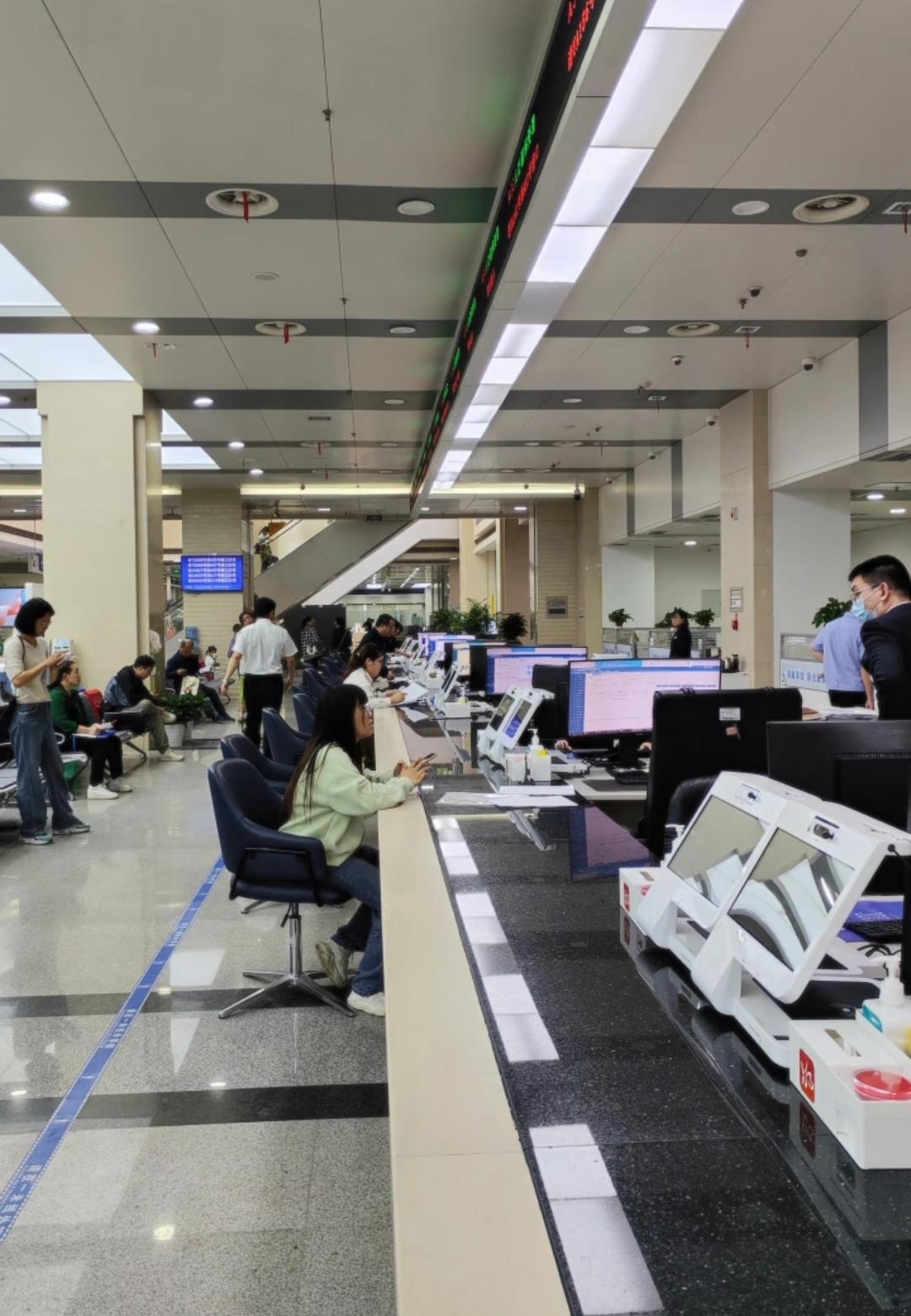 刚从社保局回来，把交了3年的灵活就业社保退了，不是因为交不起，而是因为我已经