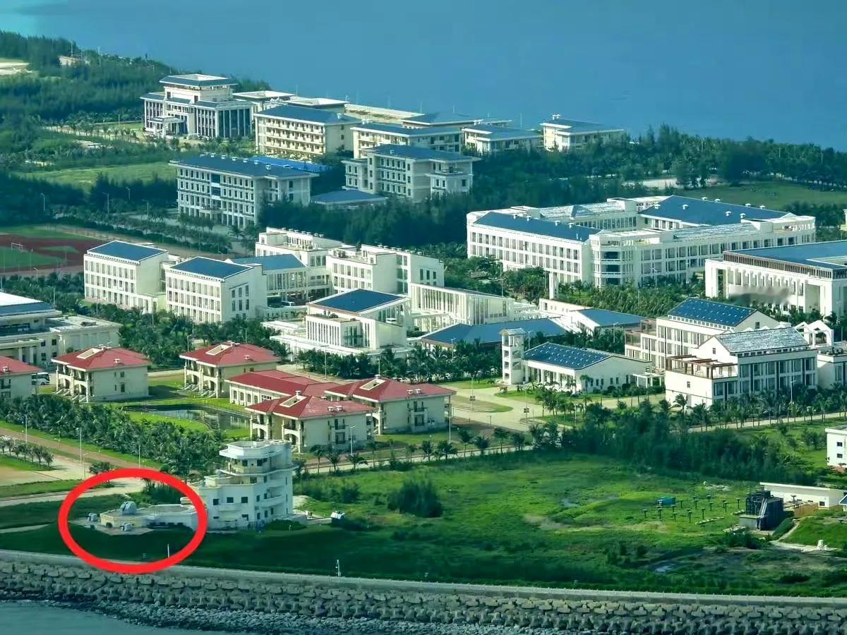 南海的“钢铁堡垒”，渚碧岛的岸防火力，太凶猛了。 这是菲律宾飞机近距离偷拍我
