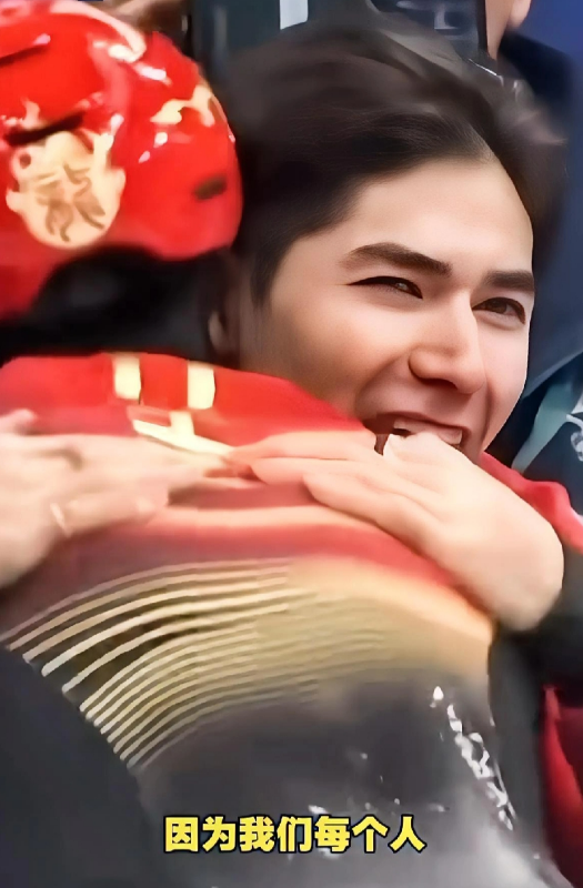 有人问，孙龙为啥第一时间和刘少昂拥抱？其实有记者已经问了，听听孙龙自己咋说