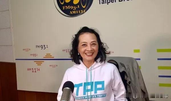 不只发言人退党！创党元老朱蕙蓉昨批民众党双标，今宣布退党柯文哲的民众党发言人