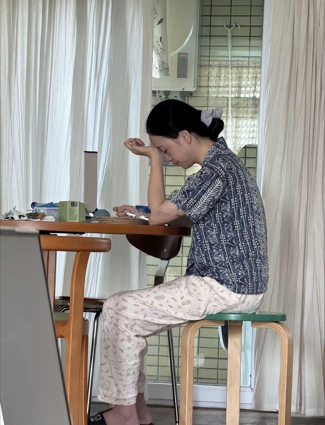 表妹在重庆找了半个月工作，我“破防了”