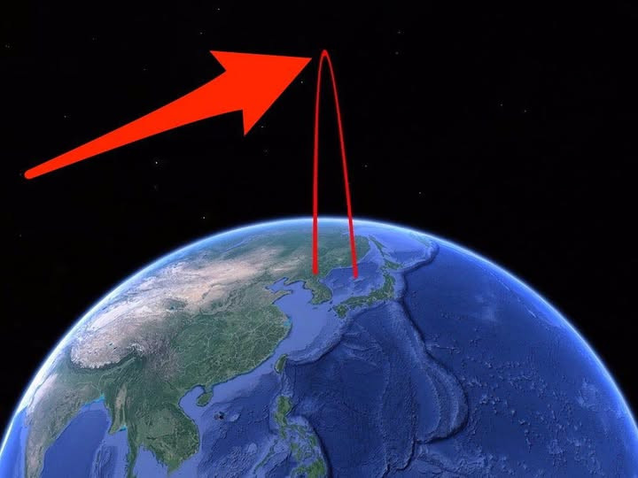 击中哈梅内伊官邸的七枚弹道导弹，全部在30秒之内命中目标。这些导弹由在叙利亚