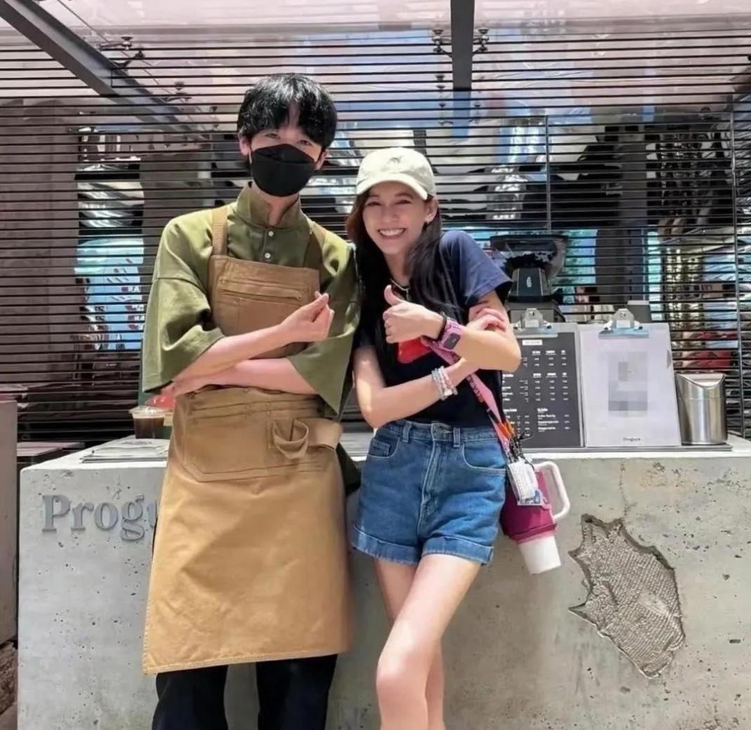 陈意涵状态好到还以为大学生，没想到都有两个孩子了​